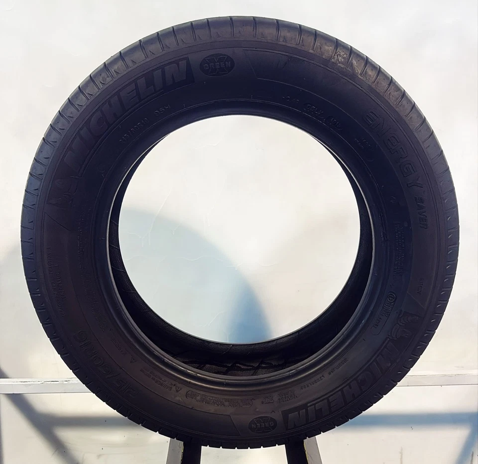 PNEUS USAGÉS PIÈCES 2 MICHELIN ENERGY SAVER 215/60 R16 95H ESTIVE - Photo 4/4