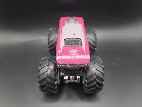 Hot Wheels Monster Truck rosa Dodge caricatore R/T 440 Mattel spedizione gratuita Regno Unito  - Foto 8 di 9