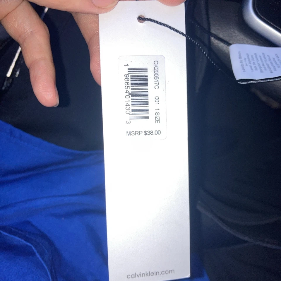 Gorra Calvin Klein Visera Negra OSFA Unisex Ajustable Elegante Bloqueador Solar Nueva con Etiquetas Foto 2 de 4