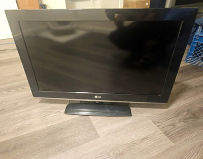 LG 32LD350 32'' 720p LCD Flat Screen TV