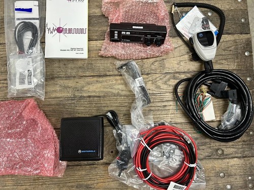 NEW IN BOX Motorola HLN1439C Astro Spectra Radio Kit - 第 1/9 張圖片