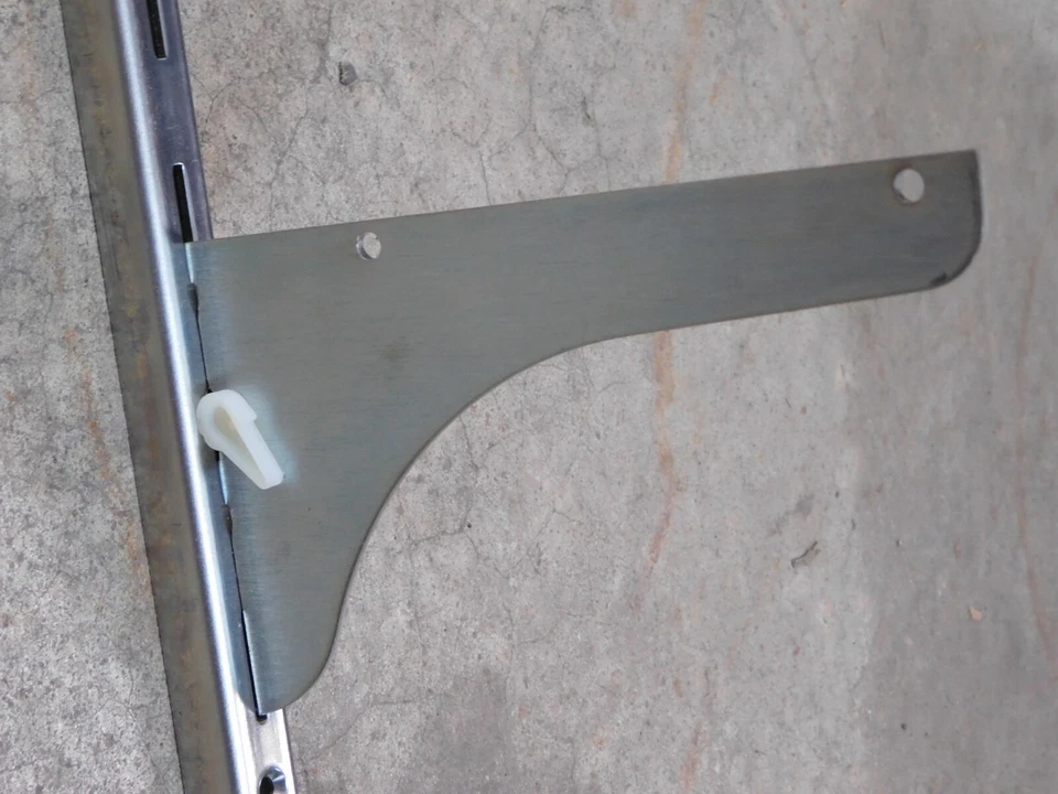 Estante de pared Knape Vogt ranurado estándares y soportes ¡DE ALTA RESISTENCIA! Kit Ajustable ES Foto 3 de 4