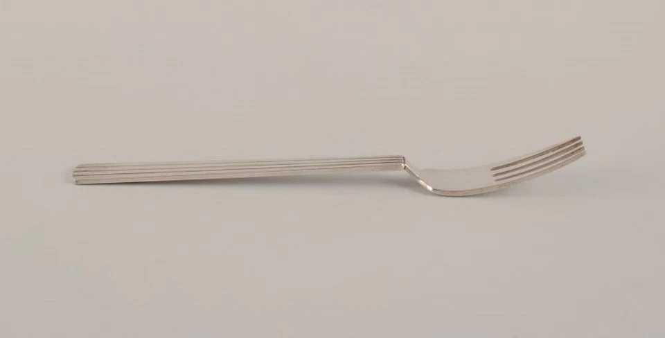 Tenedor de cena Georg Jensen Bernadotte en plata de ley Foto 2 de 4