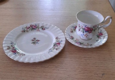 Royal Albert Moss Rose Kaffeegedeck 3 tlg. + Kuchenteller + Untertasse
