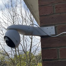 Tapo C560WS Corner Wall Mounting Bracket  External Mounting Arm - White