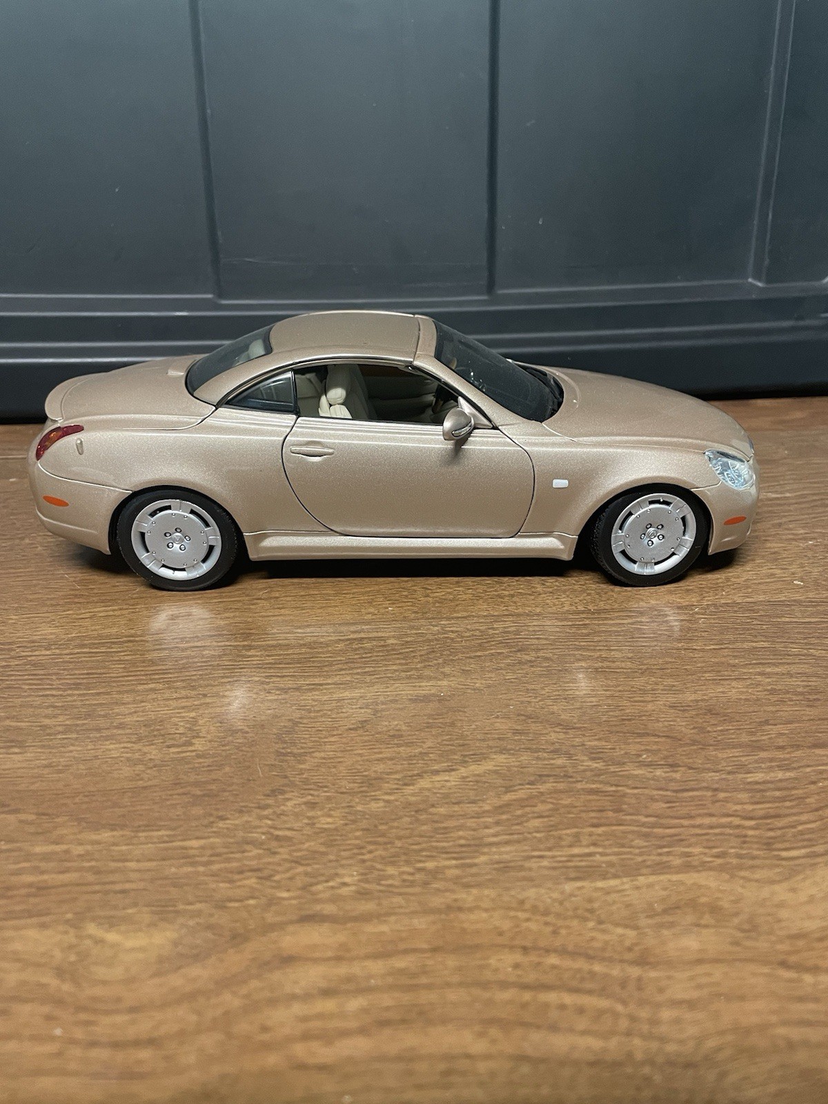 Maisto Lexus SC 430 1:18 Gold Diecast Car Model