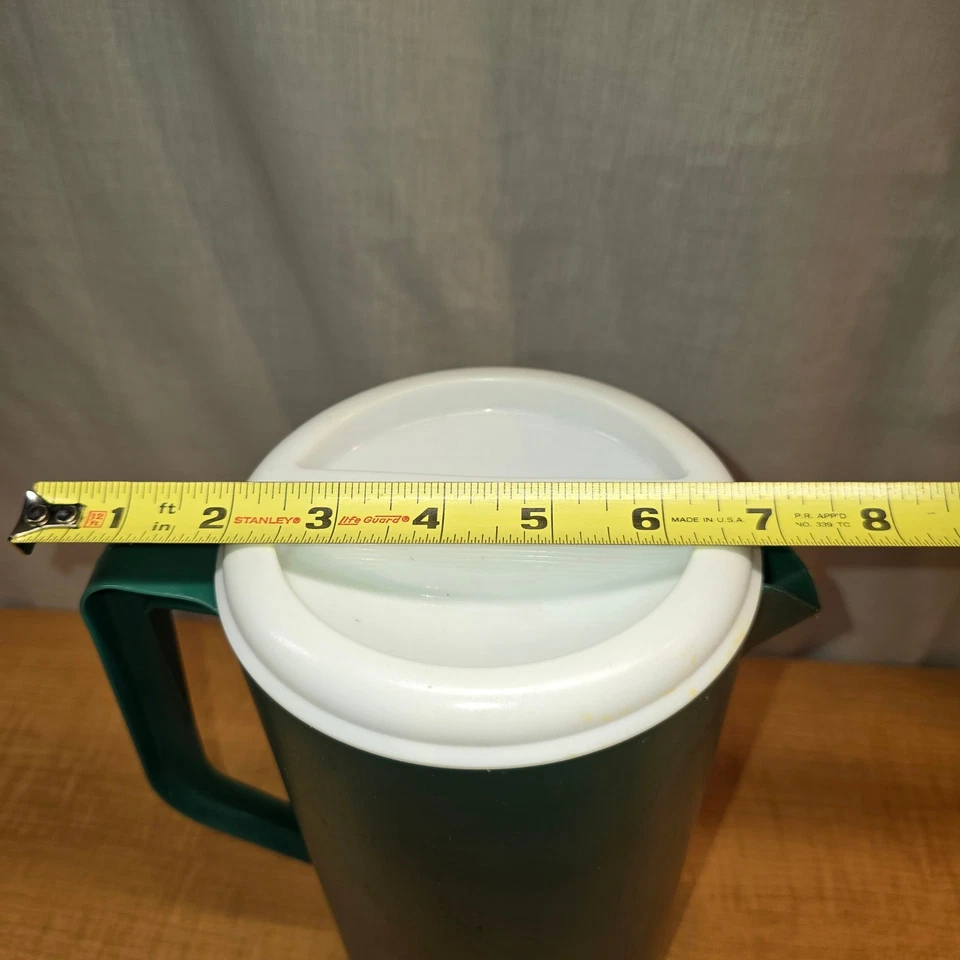Jarra de colección Rubbermaid 2 1/4 cuartos Evergreen 2129 con tapa jugo de leche agua Foto 3 de 4