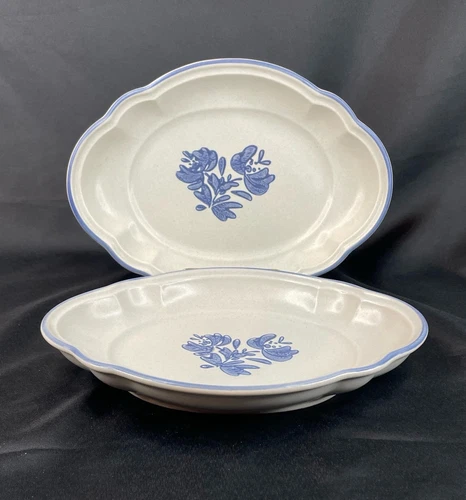 Set Of 2 Vintage 8” Pfaltzgraff YORKTOWNE #601 Oval Dishes (Castle Mark)