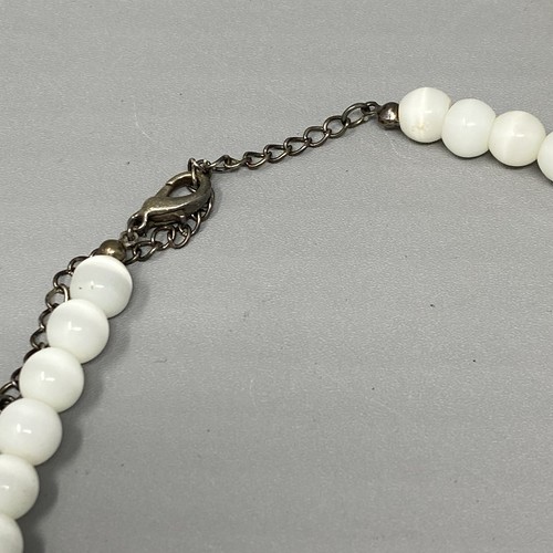 Cats Eye Necklace White Round Glass Beads Collar Iridescent 18" - Picture 8 of 11