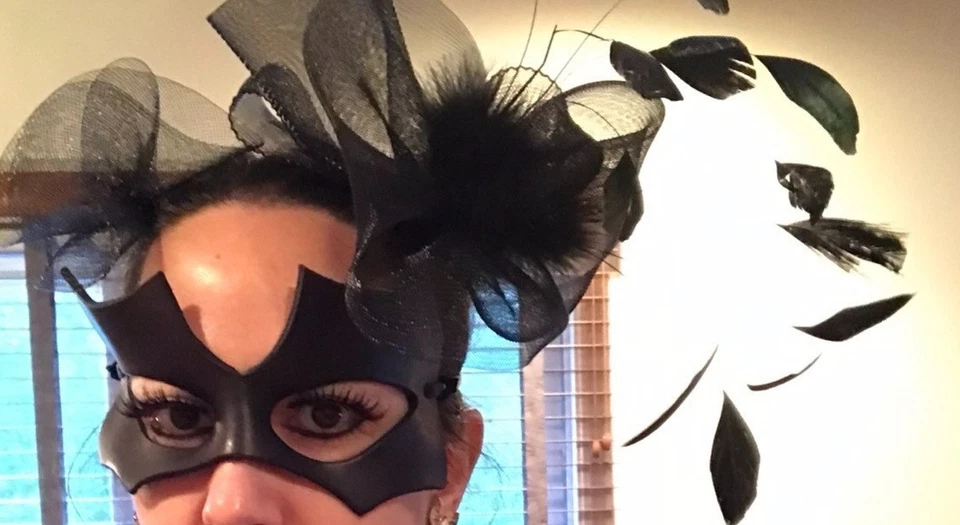 Máscara de carnaval hecha a mano de cuero negro de Halloween para adultos Foto 4 de 4