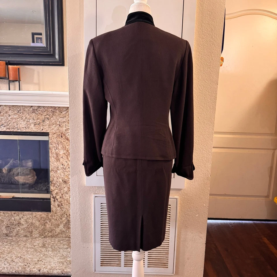 De Colección Christian Dior Conjunto de Traje Falda de Lana Worsted Terciopelo Borde Marrón Talla 10 Oficina  Foto 4 de 4