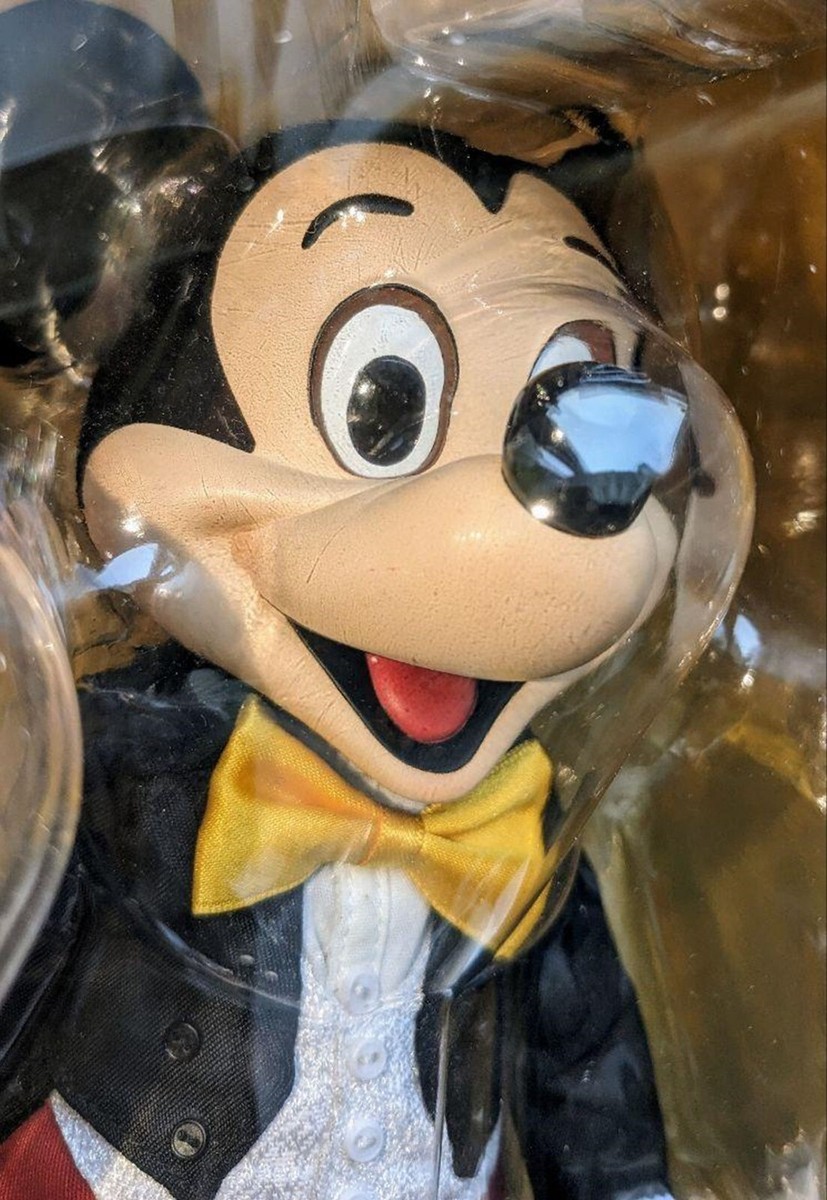 MEDICOM TOY - MICKEY MOUSE tosses the bouquet!! ヴァイナル MEDICOM TOY - MICKEY MOUSE tosses the bouquet!! ヴァイナル