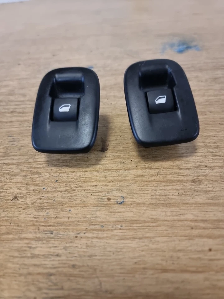 PEUGEOT 208 GT LINE 2017 REAR WINDOW SWITCH LEFT & RIGHT 98242552ZD - Image 2 of 4
