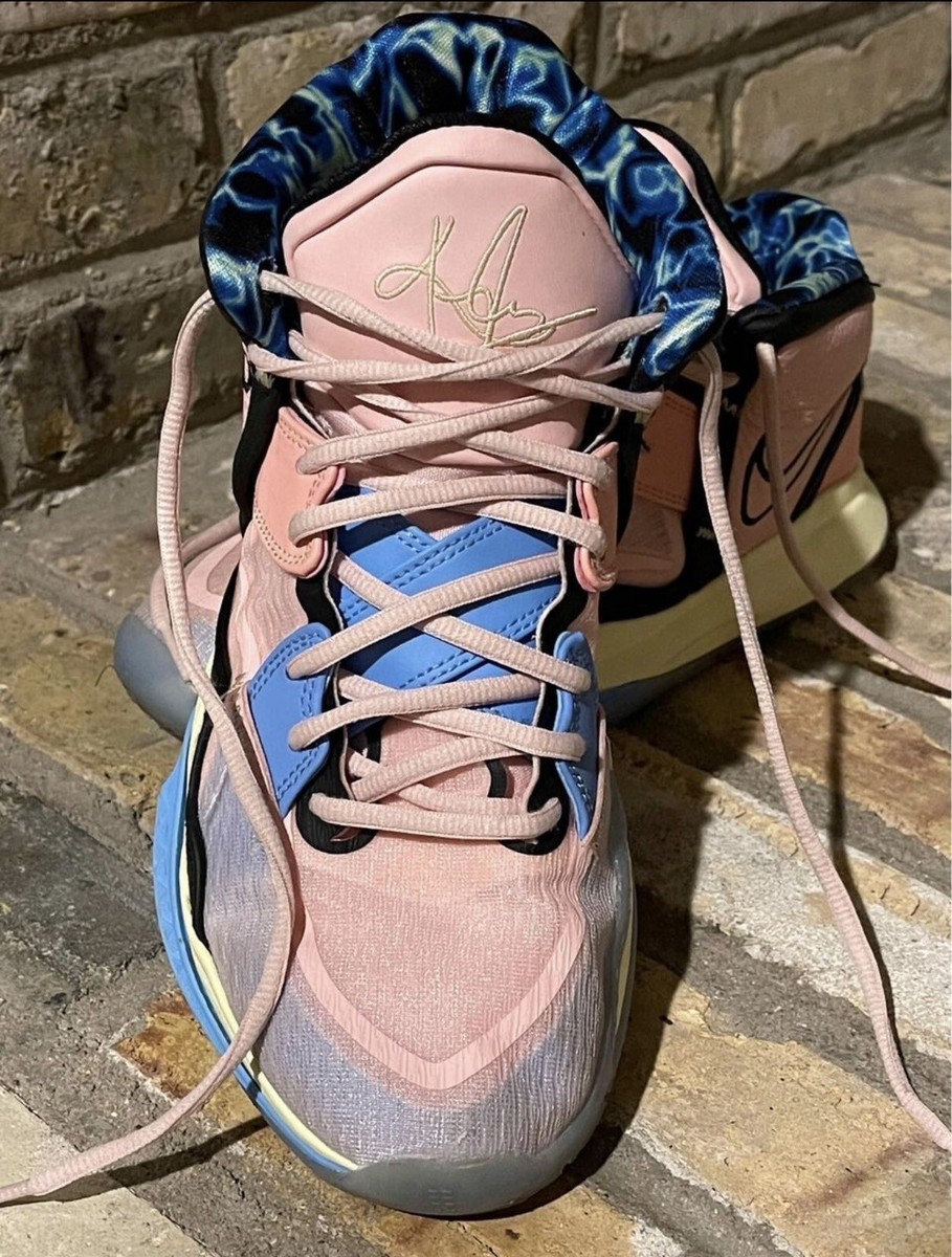 Nike Limited Kyrie Infinity Valentine display picture 3