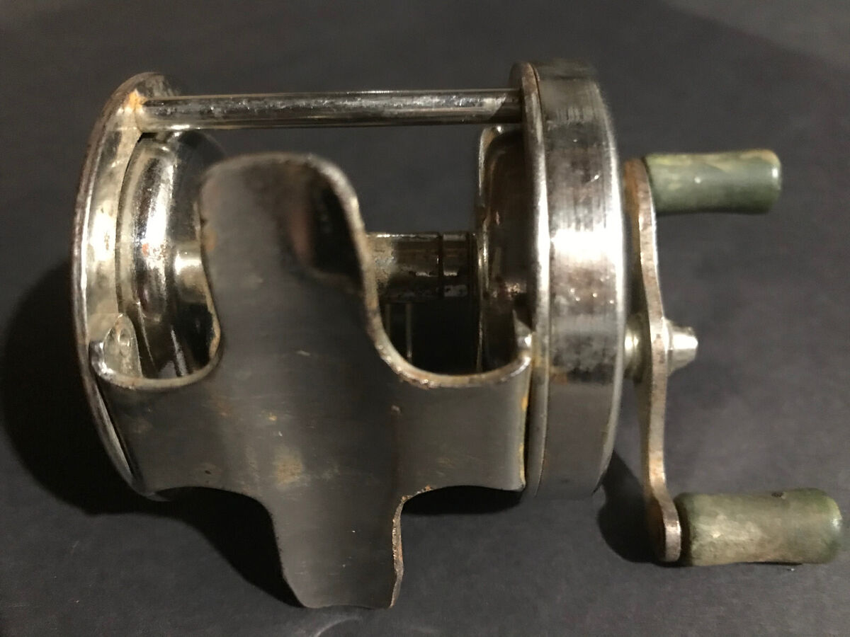 Vintage Bronson® Comet™ 2400B Metal Fishing Rod Casting Reel Vintage Bronson® Comet™ 2400B Metal Fishing Rod Casting Reel