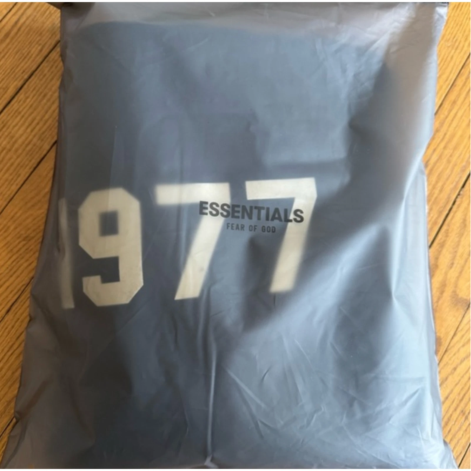 (S) Felpa con cappuccio nuova con etichette $280 Fear of God Essentials 1977 Iron Black