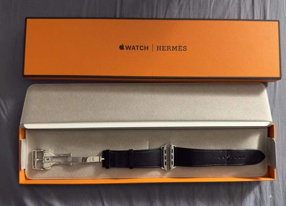 MHLU3AM/A Apple Watch Hermès 44mm Noir Single Tour With Deployment Buckle [Band] - Image 3 of 4