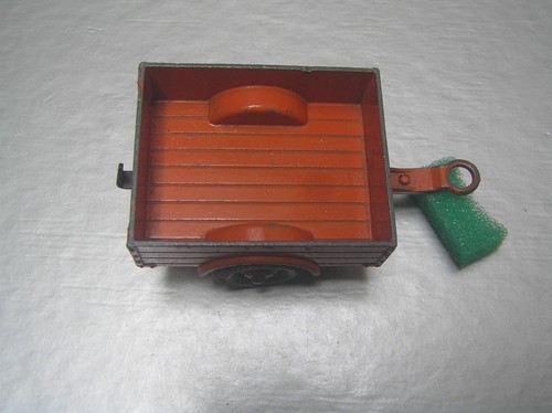 Dinky Toys 27M 341 Land Rover Trailer Orange with Red hubs - Picture 5 of 6