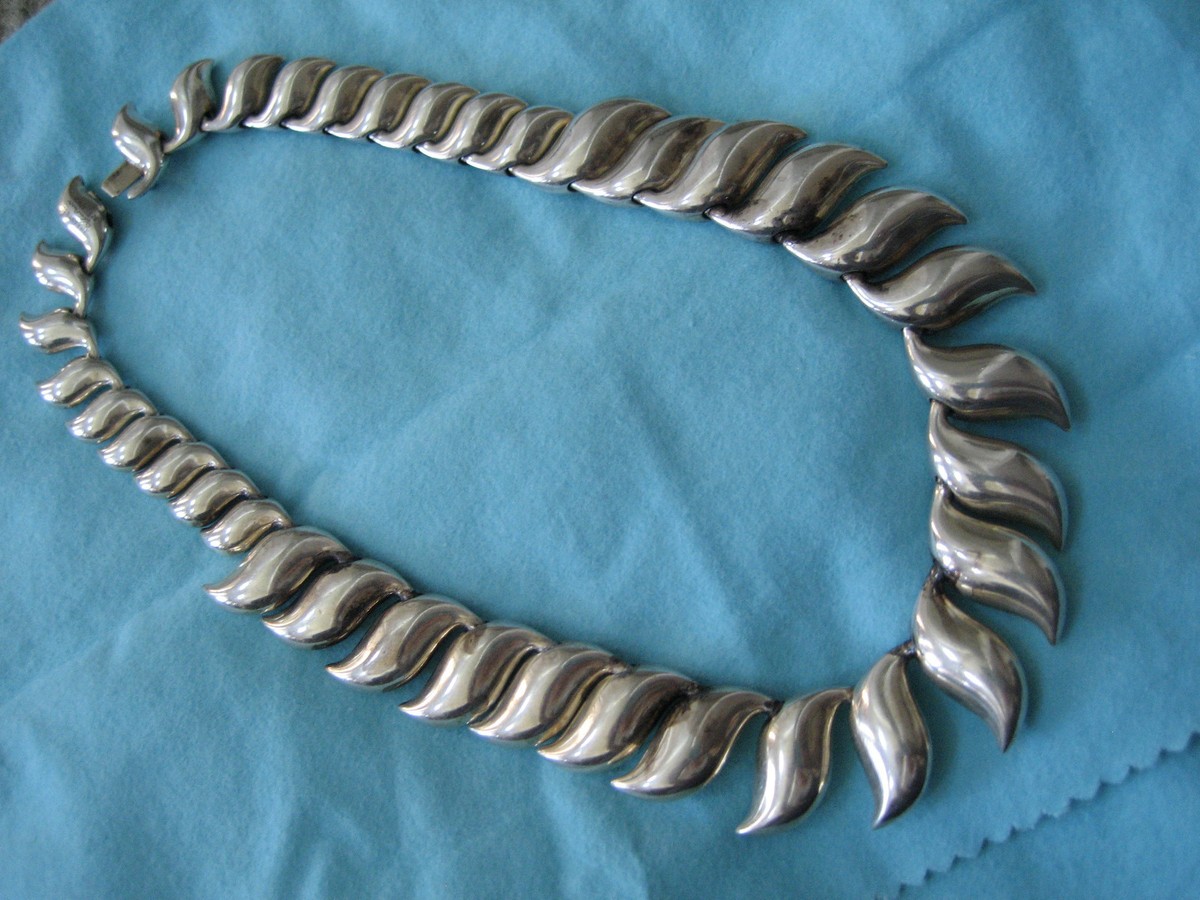 TIFFANY & CO. Sterling Silver 925 ELSA PERETTI Sun Wave Necklace