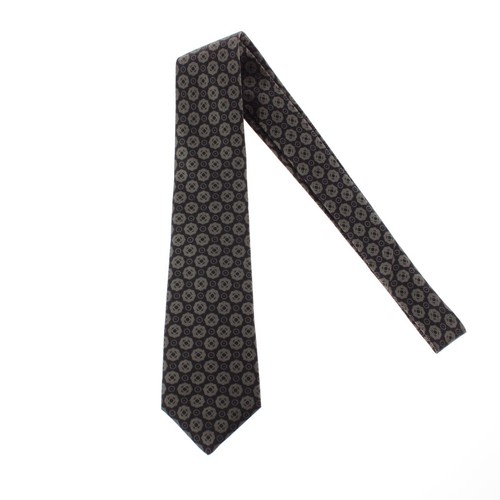 Cravatta girocollo Kiton nuova senza etichette 100% seta sette pieghe colore nero con forme verde esercito