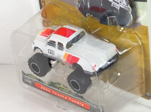 Jada Bigtime 4 Wheelin 2006 Toyota 06 Tundra Pickup Truck Off Road 4X4 1:64 #028 - Picture 5 of 6