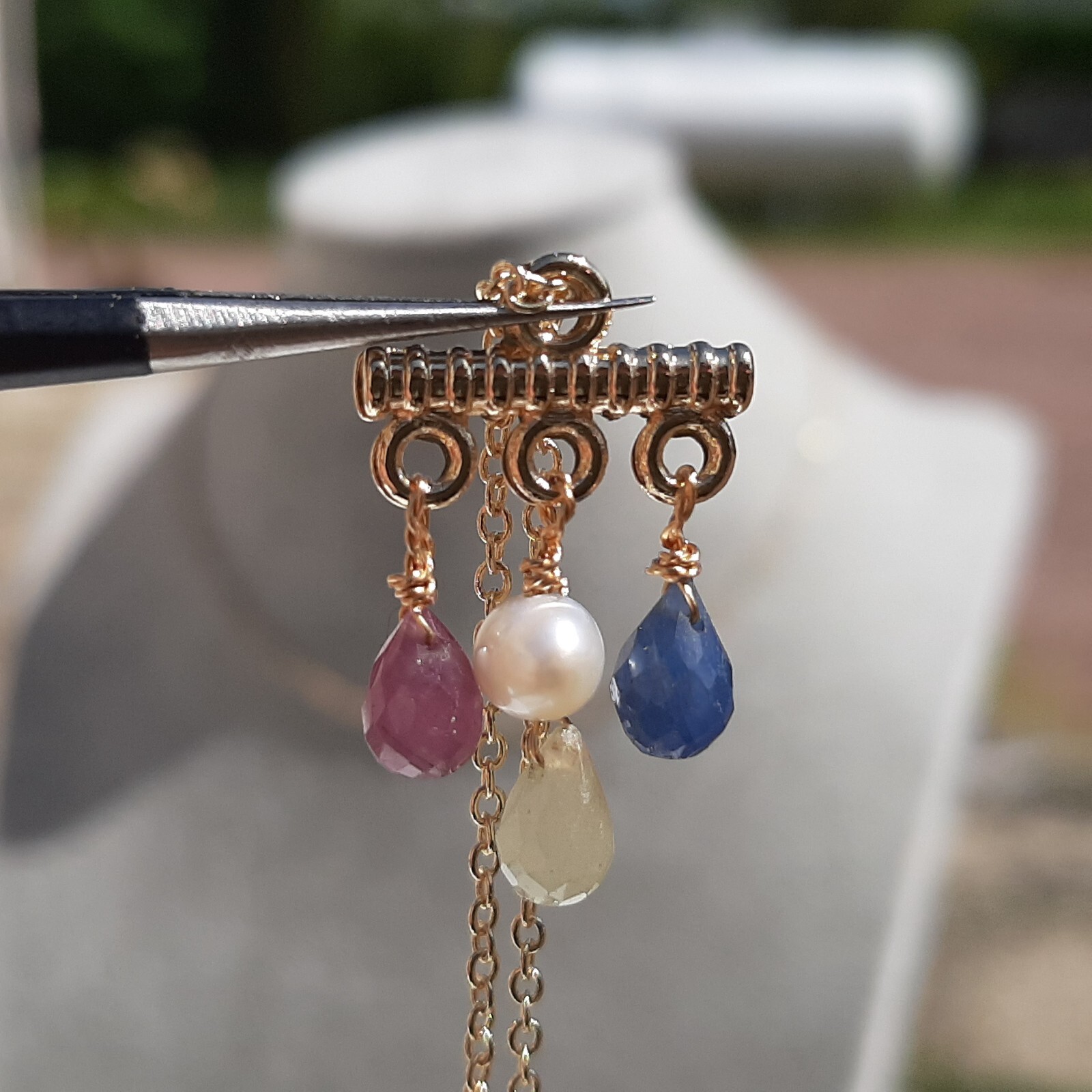 Collier pierre précieuse saphir bleu rose jaune et véritable perle