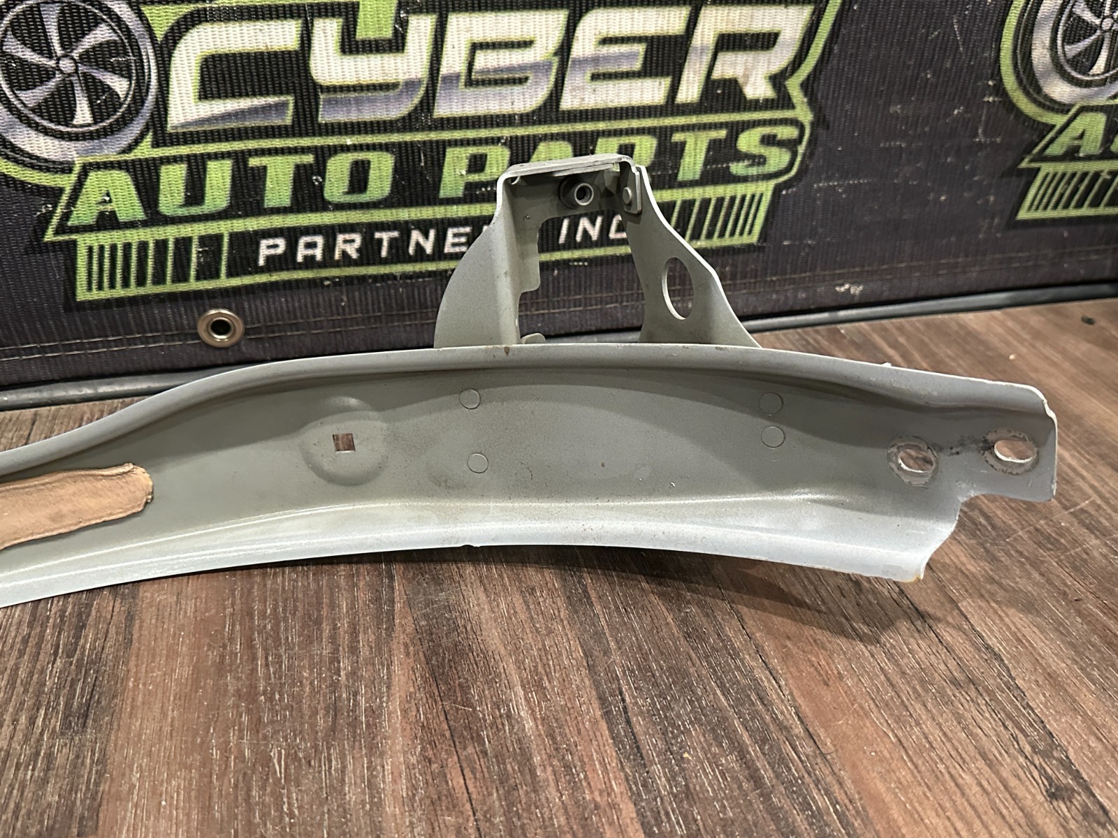 2017 AUDI R8 DRIVER LEFT FENDER WHEELHOUSE BRACKET OEM 4S0805527