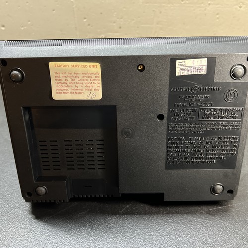 GE AM/FM Clock Radio WoodGrain Model - Picture 7 of 8