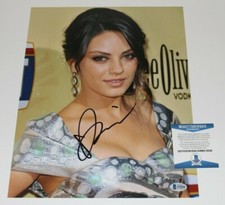 SEXY ACTRESS MILA KUNIS SIGNED 'FRIENDS WITH BENEFITS' 11x14 PHOTO BECKETT COA
