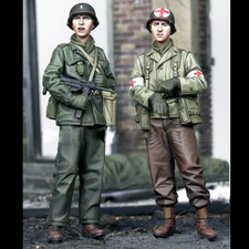 1/35 Resin Figure WWII US Infantry Medic Set Set 2 Figures Unpainted