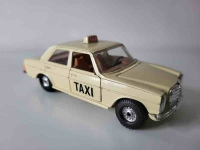 Corgi Mercedes Benz 240D TAXI ca 1:64 Britain ENGLAND