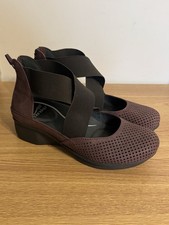 Dansko Laura Nubuck Cross Strap Perforated Wedge Shoes PURPLE Womens 36