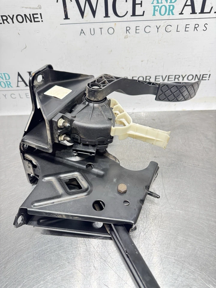 1999-2005 Volkswagen Golf Diesel 1.9L Manual Pedal 1J1 721 111C OEM - Image 3 of 4