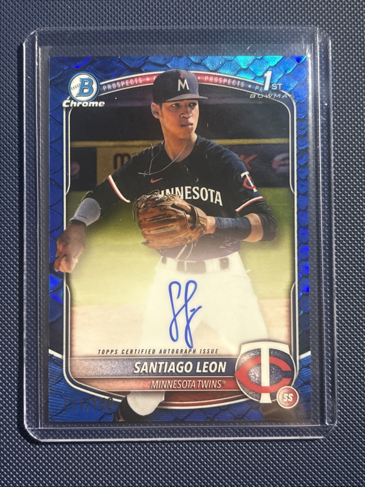 2025 Bowman Chrome Prospects Auto SANTIAGO LEON Blue Reptilian /150 1st Bowman
