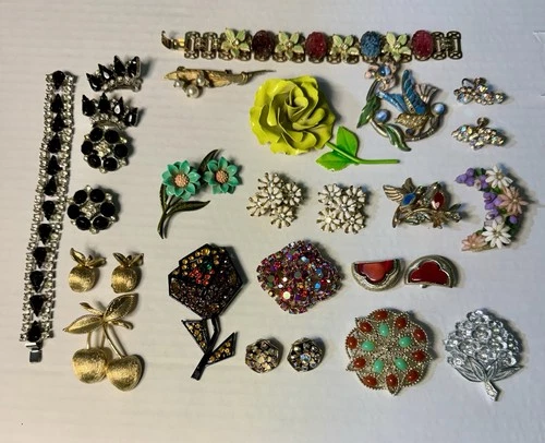 Vintage Lot Of Costume Jewelry Earrings Brooches Bracelets All Wearable Pretty!