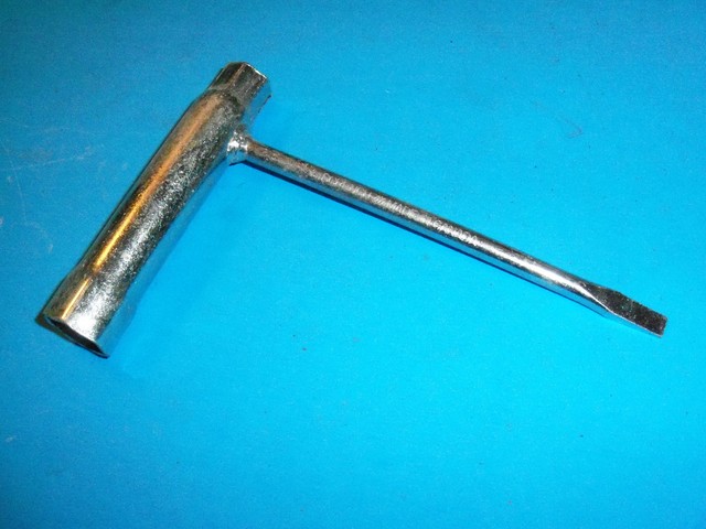 NEW McCULLOCH TEE BAR WRENCH 16MM 11MM 1611M OEM FREE SHIPPING