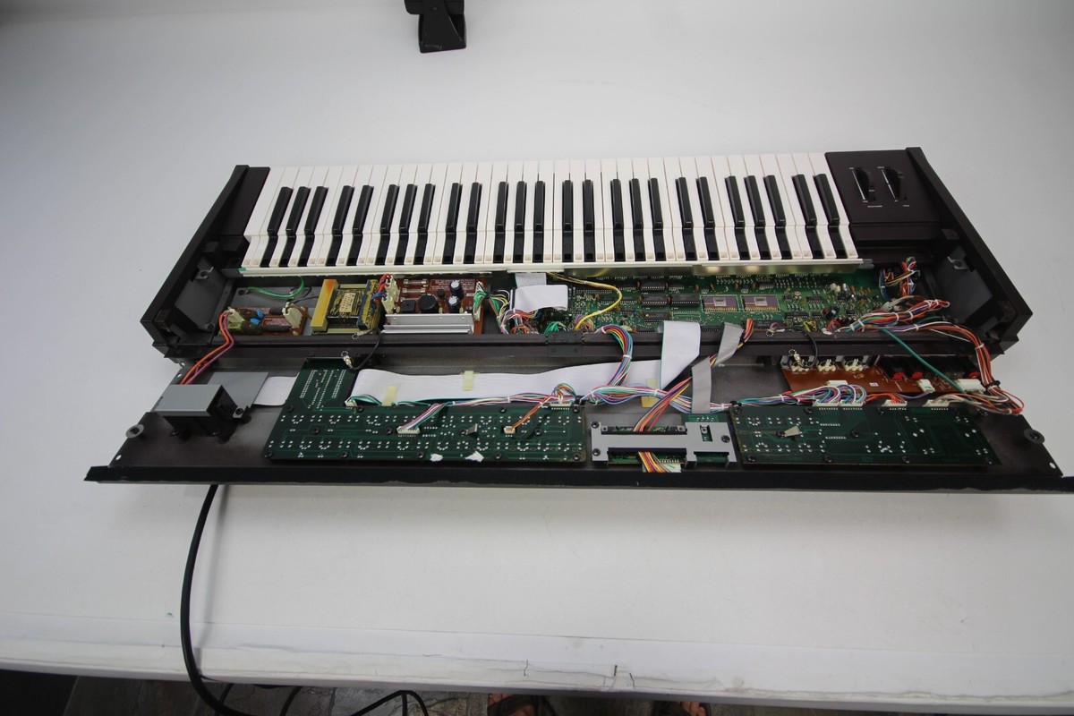 Yamaha DX7 Programmable Algorithm Synthesizer 1983 - 1987 - Black