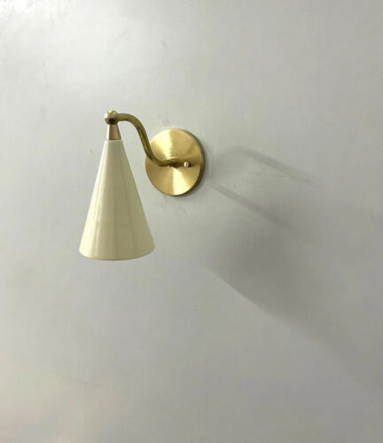 Elegance Mid Century Inspired Brushed Brass Wall Lamp for Modern Interiors - Picture 3 of 6
