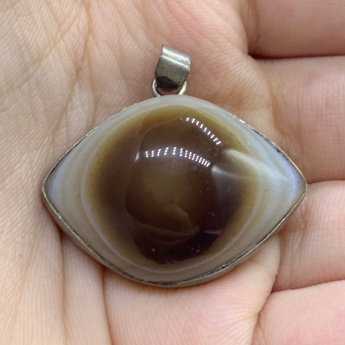 Eye agate pendant online