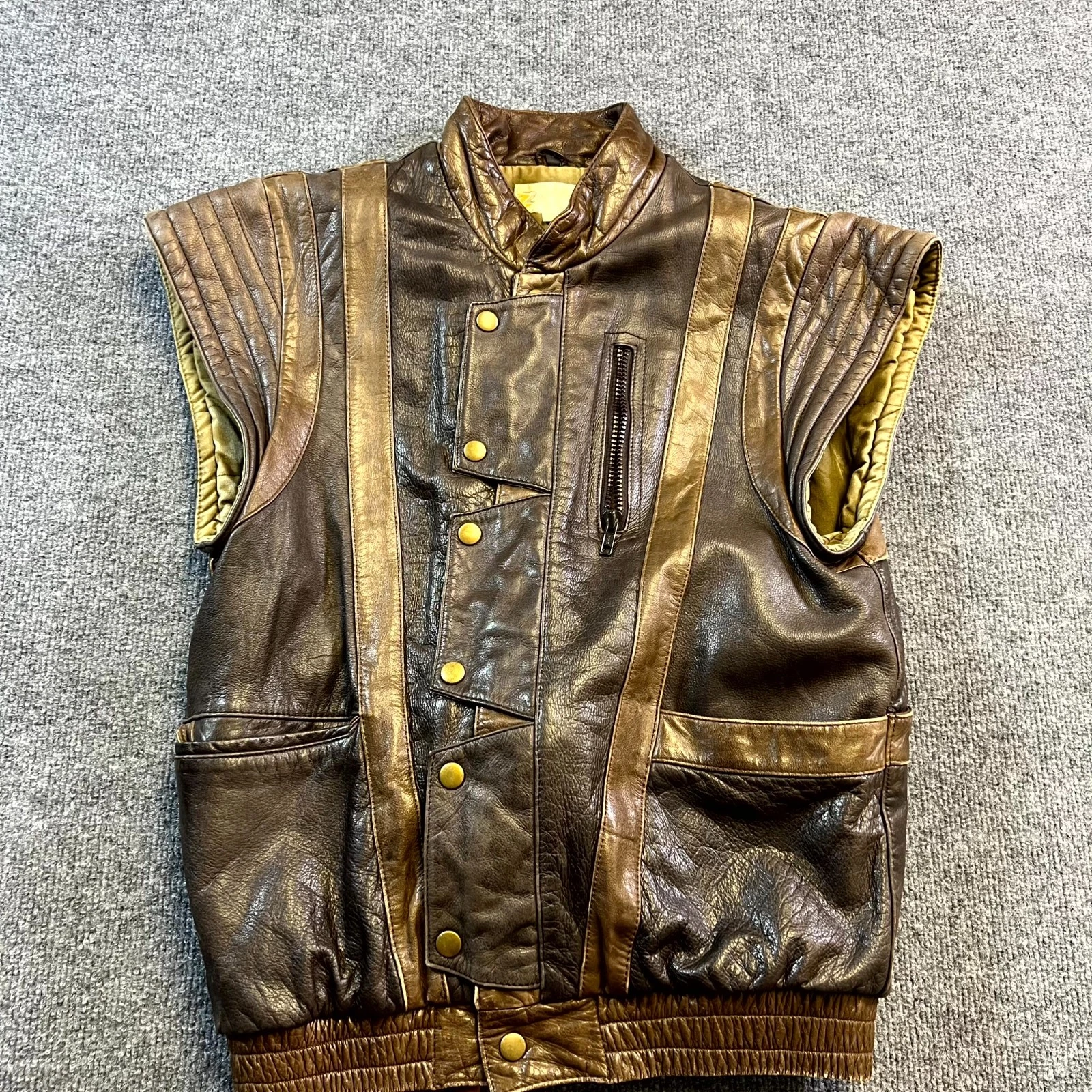 VINTAGE Zanella Leather Vest Mens 36 Brown Snap Front Winter Wear Outdoor Retro
Opens in a new windo