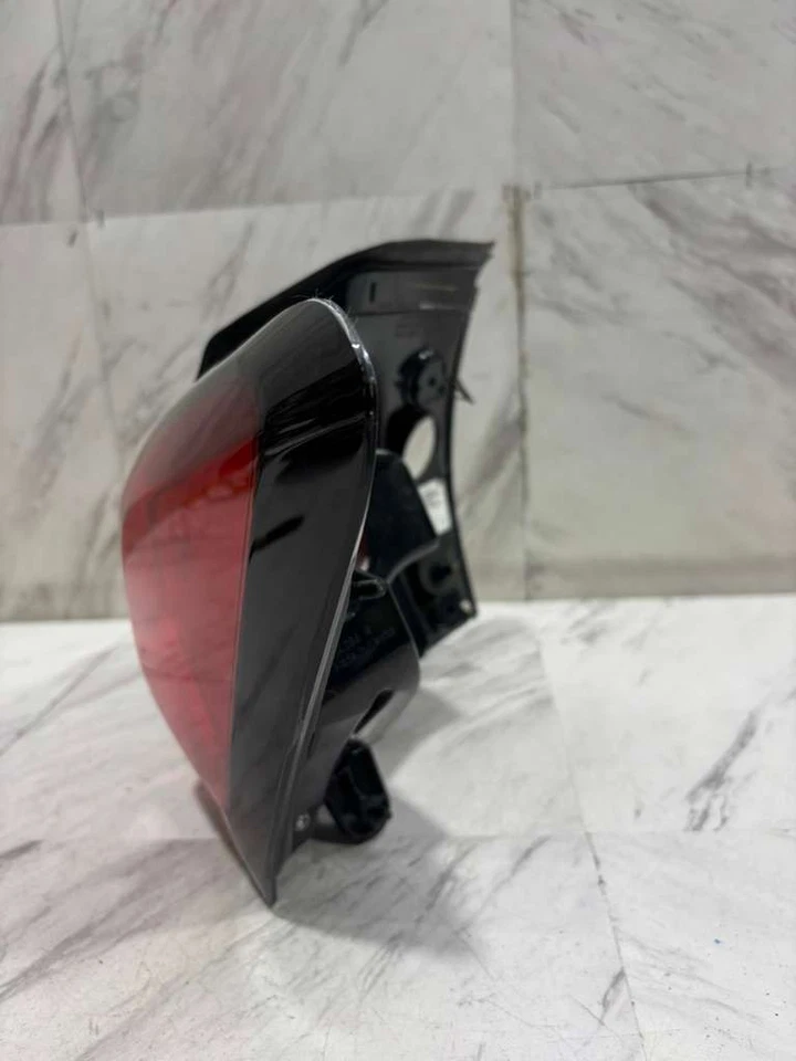 2022 2024 CHEVROLET EQUINOX OUTER TAIL LIGHT OEM RH RIGHT PASSENGER SIDE HALOGEN - Image 4 of 4