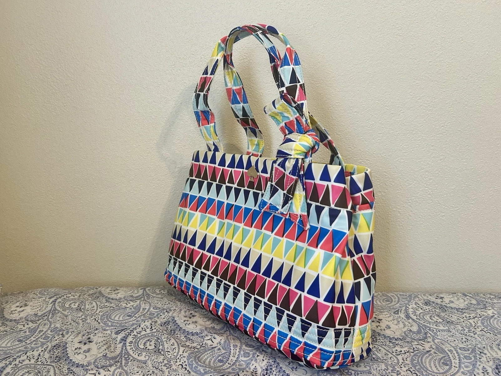 Borsa a tracolla estiva geometrica Maryanne nylon flatiron Kate Spade nuova con etichette