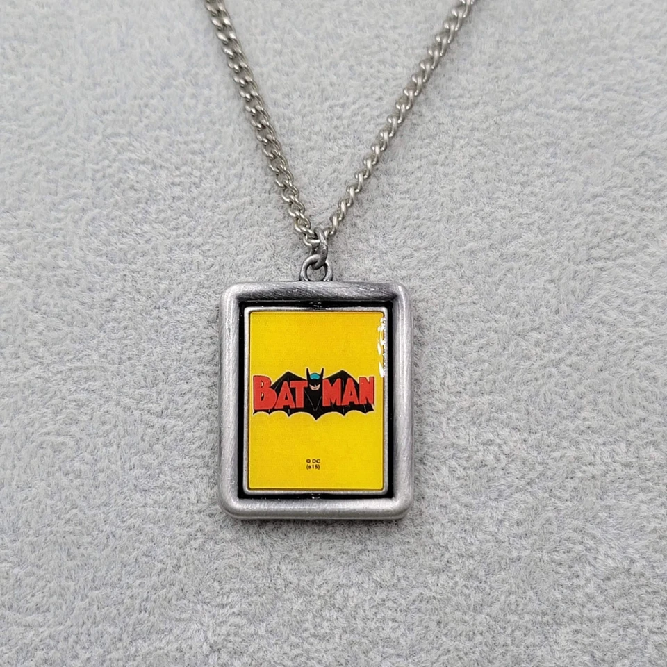 Colar giratório Batman tom prata DC Comics 20" - Imagem 3 de 4