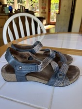 TAOS TRULIE SANDALS Size 9-9.5 Gray
