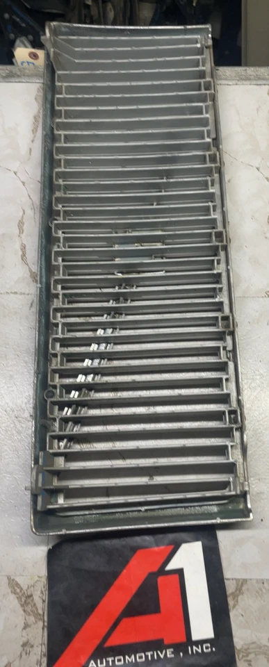 Rejilla delantera cromada Volvo 740 1985-1989 OEM Foto 4 de 4