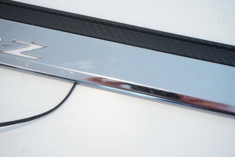 Honda CR-Z 2011-2016 lado del pasajero iluminado alféizar de puerta de fibra de carbono (OEM) Foto 4 de 4