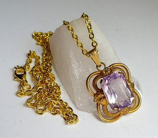 Vintage Anhänger mit Kette zart Lila Amethyst Optik Gold Doublé Nostalgie 1950er