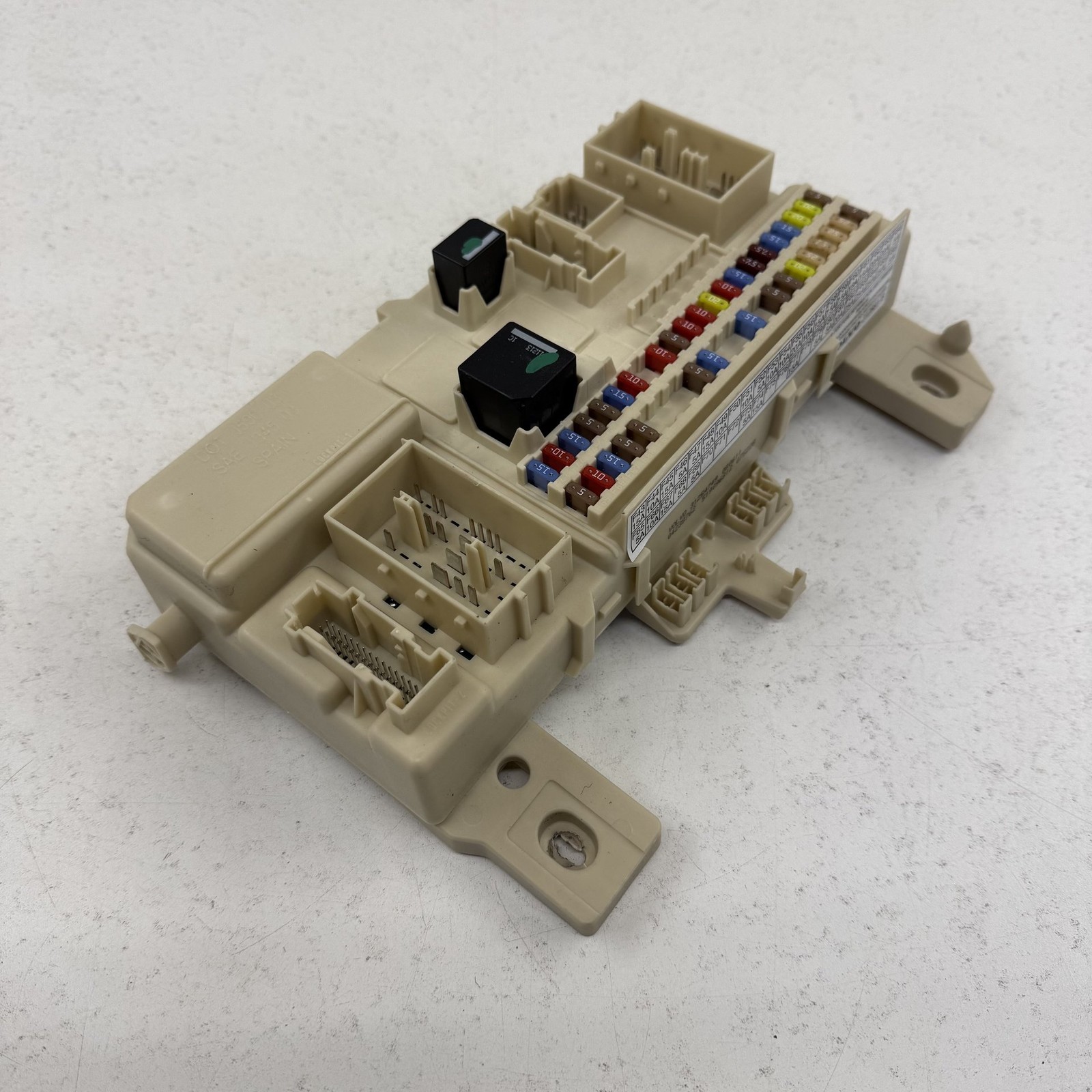 Aston Martin V8 Vantage 2011-2017 Fuse box