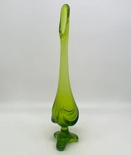 Vintage MCM Viking Glass Swung Pedestal Vase Avocado Green 3 Toe 12.5”