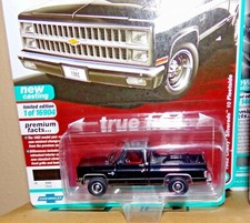 AUTO WORLD MUSCLE TRUCKS 1982 CHEVY SILVERADO 10 FLEETSIDE BLACK SQUARE